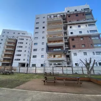 שני הבניינים