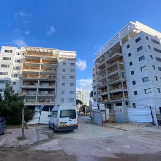 שני הבניינים